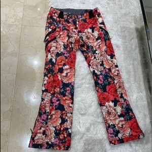 Women’s snow pants size 6